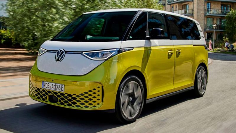 Etwa ein Drittel der Befragten wollen sich ein E-Auto anschaffen.(Bild:  Volkswagen)