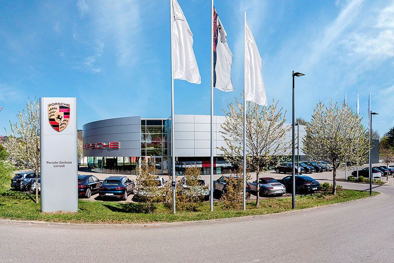 ... sowie in Lörrach. Sie wurden bislang von der Unternehmerfamilie Szanto betrieben. (Graf-Hardenberg-Gruppe)