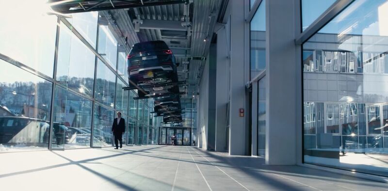 Ein Blick in den Porsche-Showroom. (Porsche Informatik)