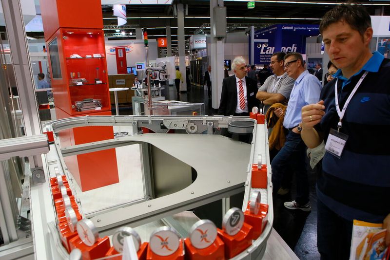 Durch Vorführungen an den Ständen können sich die Fachbesucher ein detailliertes Bild der Produkte machen. (Bild: Nürnberg Messe)