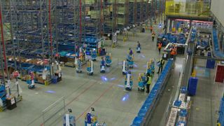 Adaptive Automatisierungslösungen bieten einen Mittelweg zwischen Kosteneffizienz und operativer Flexibilität bei volatiler Nachfrage. (Bild: Locus Robotics)