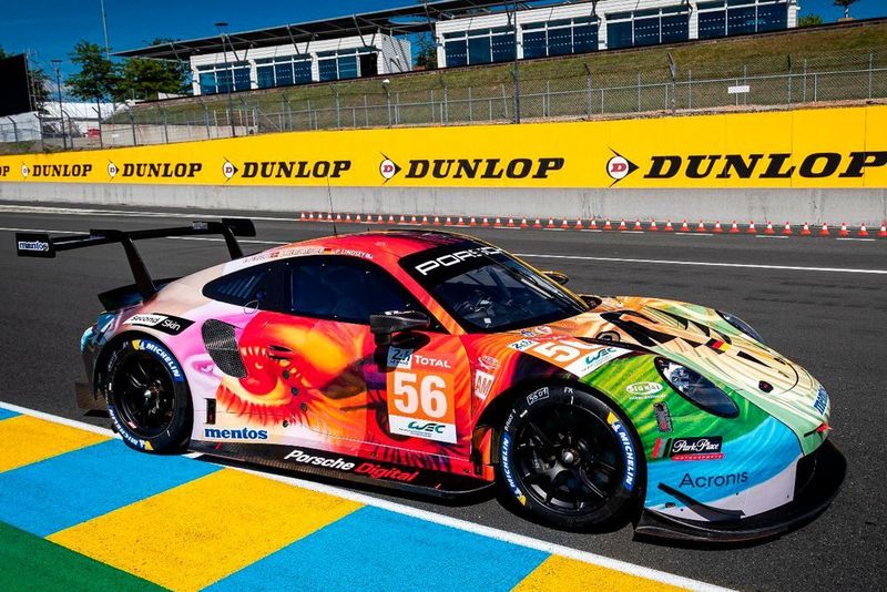 Das Porsche-Kundenteam Project-1 im Porsche 911 RSR startet in Le Mans mit einem Design, das mit „Second Skin“ realisiert wurde. (Porsche)