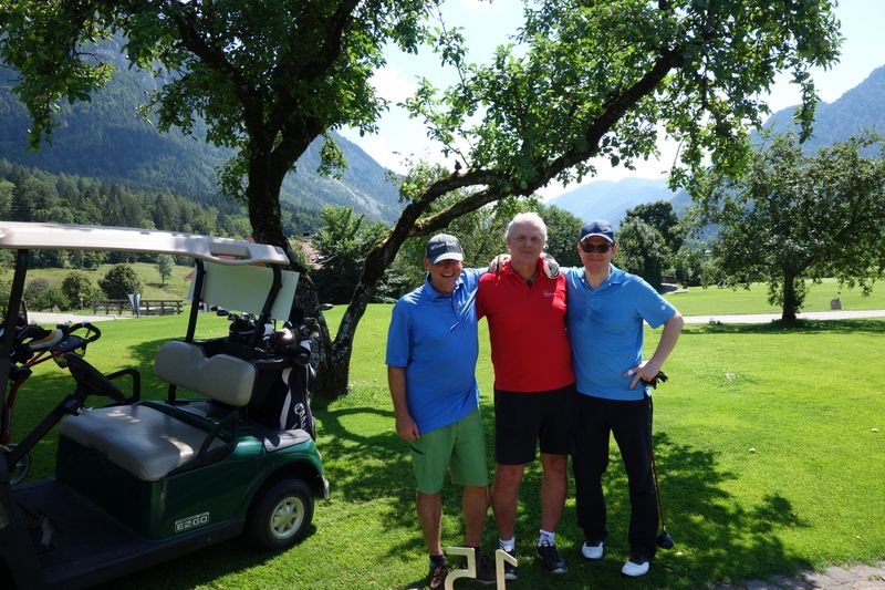 Kurz den Schatten genießen, (v. l.) Helmut Siegert und Marko Pejakovic, Tech Data, und Sören Kohberg, Concat. (Bild: IT-BUSINESS)