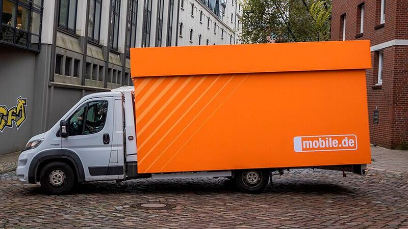 Mobile.de hat damit begonnen, Kunden Fahrzeuge auszuliefern, die sie über den E-Commerce-Service der Plattform direkt online gekauft haben.