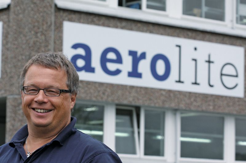 «Wir haben die Durchlaufzeit in der Blechbearbeitung – in Verbindung mit einer CNC-Abkantmaschine – innerhalb der Produktion halbieren können.» M. Inäbnit, COO Aerolite Max Bucher. (Bild: Matthias Böhm)