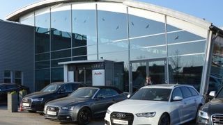 Für das Audi-Zentrum Regensburg ist eine lokale Automesse, die von der eigenen Gruppe organisiert wird, wichtiger Kontaktpunkt zum Interessenten – und eine gute Gelegenheit, tatsächlich Autos zu verkaufen. (Foto: Achter)