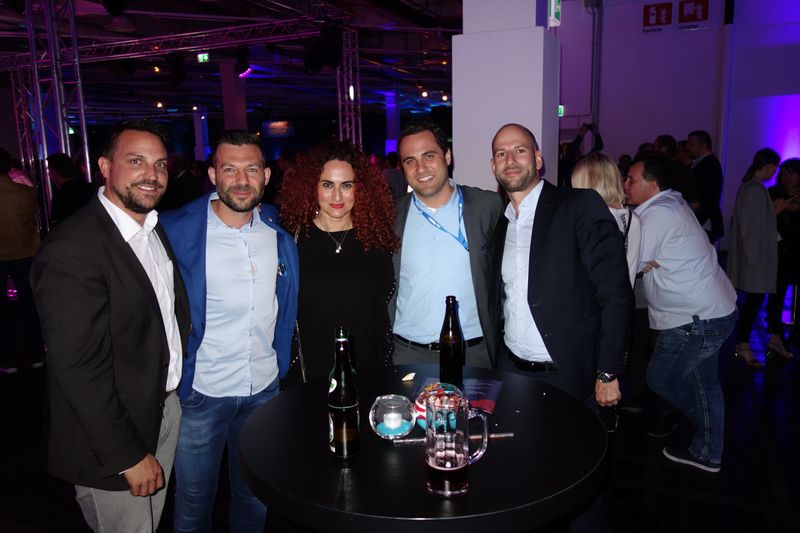 Besa, IT-BUSINESS, mit den Partylöwen Matthias Nefzger und Waldemar Bergstreiser, Kaspersky, Sebastian Eitel und Thomas Haberecht, Ingram Micro. (Bild: IT-BUSINESS)