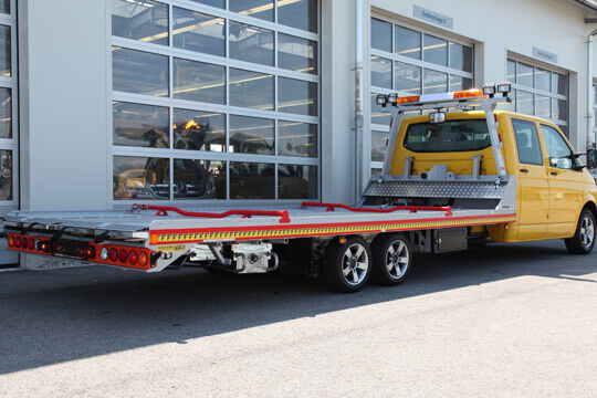 Basis für den selbstfahrenden Autotransporter Fitzel Speedster ist der VW T5. (Eder)