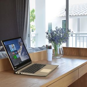 Auf den ersten Blick ist das Toshiba Satellite Radius 15 ein schlankes 15,6-Zoll-Notebook, es kann sich aber auch in ein Tablet verwandeln.