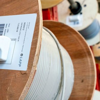 Die Lapp-Lösung erfasst die Kabelentnahme und kann sogar neues Material automatisch nachbestellen.  (Bild: Ulrich Metz/Lapp)