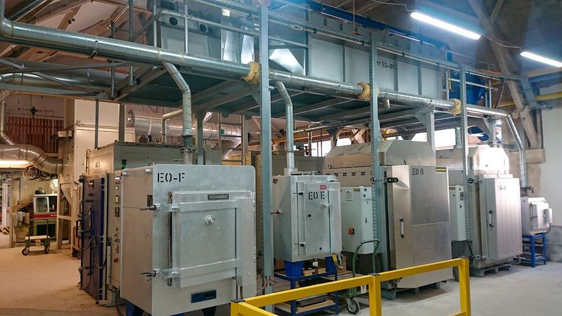 Eine Ofenanlage bei Lapport Schleiftechnik. Bereits kleinste Abweichungen der Temperaturüberwachung in Industrieöfen können massive Auswirkungen auf den kompletten Produktionsprozess haben. Deshalb ist eine präzise Temperaturüberwachung wesentlich. Eine Ofenanlage bei Lapport Schleiftechnik. Bereits kleinste Abweichungen der Temperaturüberwachung in Industrieöfen können massive Auswirkungen auf den kompletten Produktionsprozess haben. Deshalb ist eine präzise Temperaturüberwachung wesentlich.