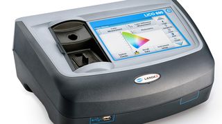 Das Lico 690 wird zur spektralen Farbmessung klarer Flüssigkeiten eingesetzt. (Bild: Hach-Lange)