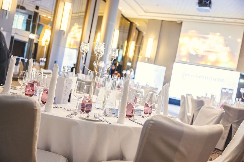 ... Zeit, den Ballsaal mit Leben zu füllen.  (© Offenblen.de)