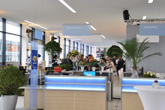 Die neuen Theken-Elemente in heller Esche. (Archiv: Vogel Business Media)