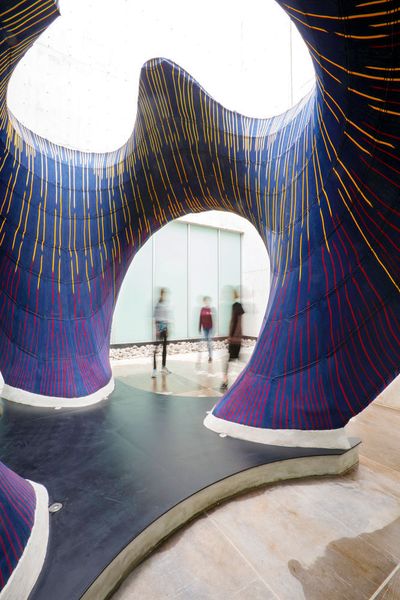 Die untere Lage bildet die sichtbare Decke – eine gestaltete Oberfläche mit farbigem Strickmuster. (ETH Zürich/Juan Pablo Allegre)