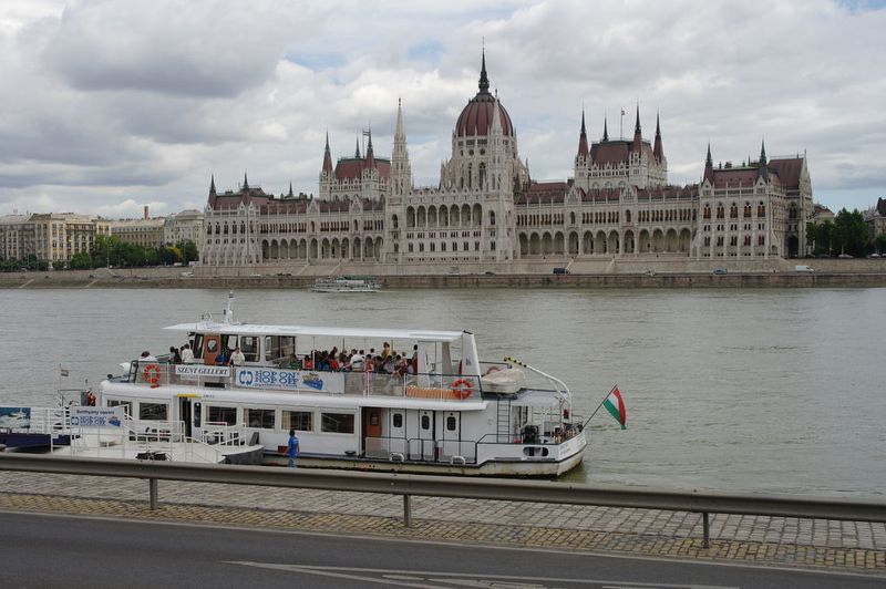 Blick über die Donau zum Parlament.  (Bild: Schreier)