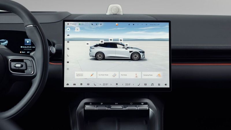 In der Armaturenbrettmitte ist zudem ein großer Touchscreen. (Bild: Zeekr)