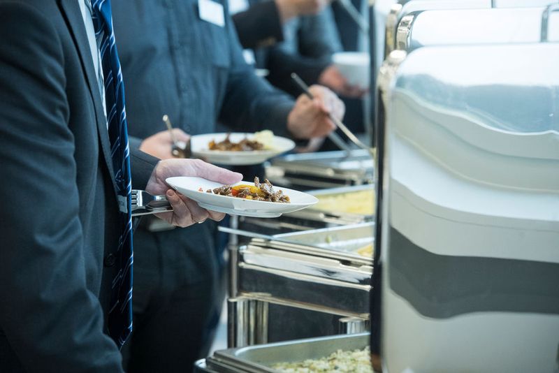 Der Kongress und die Tischmesse im Foyer boten einen angenehmen Rahmen für Gespräche und das Networking. (Thomas Entzeroth)