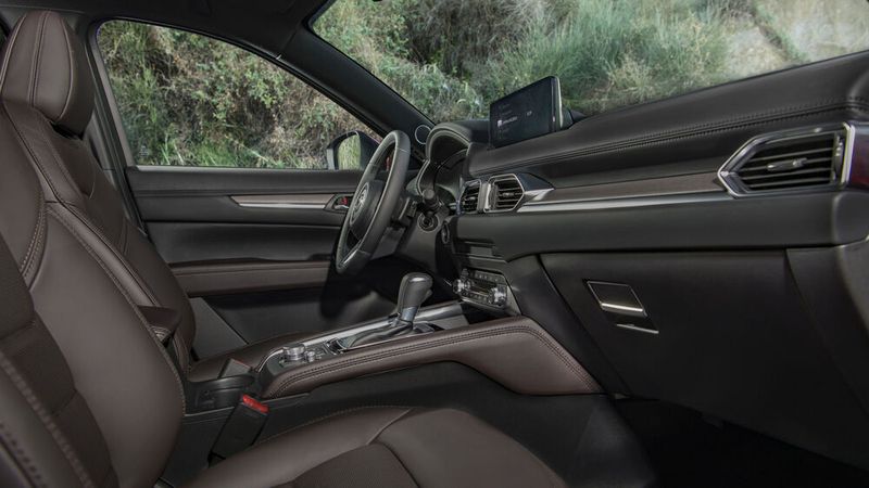 Der Mazda CX-5 glänzt mit einer aufgeräumten Instrumentensammlung und hochwertigen Materialien. (Autoren-Union Mobilität/Mazda)