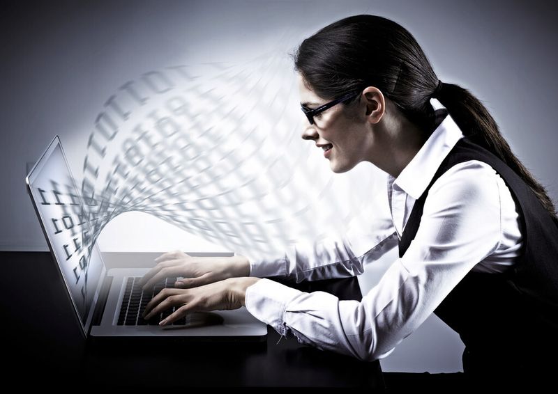 Die Software markiert Probleme bei Rechtschreibung, Grammatik, Stil und Terminologie. Die Autoren erhalten zu den Fehlern Erläuterungen und Empfehlungen. (© Kurhan - Fotolia)