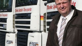 Geschäftsführer Karsten Menke bestätigt die Verbesserung von Wirtschaftlichkeit und Wettbewerbsfähigkeit nach dem dreijährigen Einsatz von über 160 TX-Max-Bordcomputern des Flottenmanagement-Spezialisten Transics. (Bild: Menke Spezial-Transport)