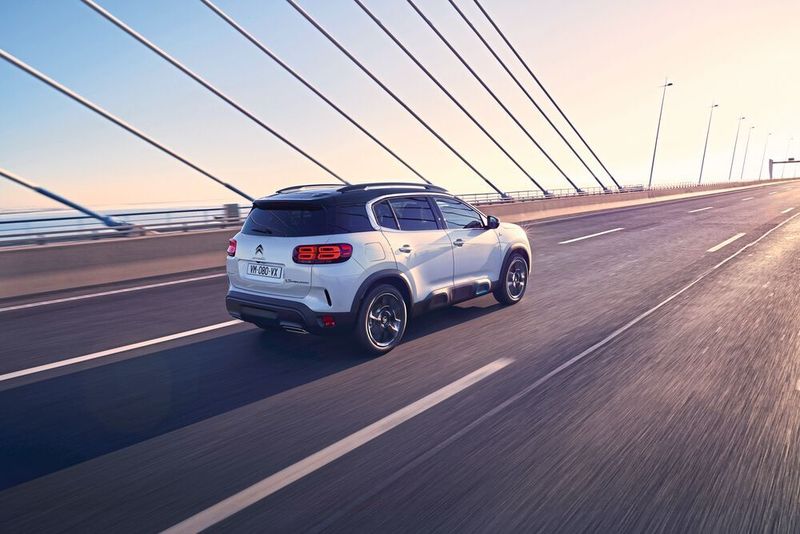 Die Kraftübertragung an die Vorderräder übernimmt eine Achtstufenautomatik. (Citroen)