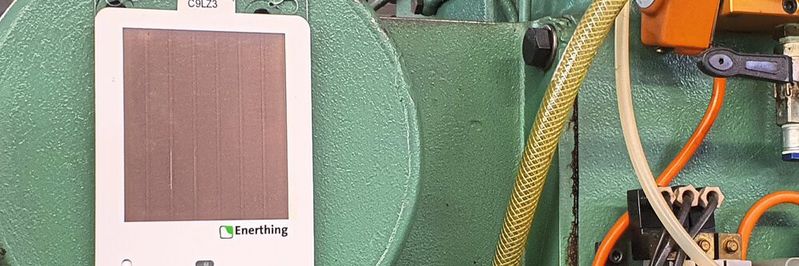 Zum nachrüsten: Photovoltaisch betriebener Funksensor für die Nachrüstung von Maschinen.(Bild:  Enerthing)