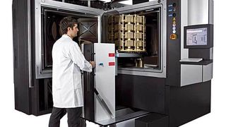 In dieser Anlage können 
harte Metalloxid- und Metallnitridschichten abgeschieden werden. Bild: Oerlikon Balzers (Archiv: Vogel Business Media)