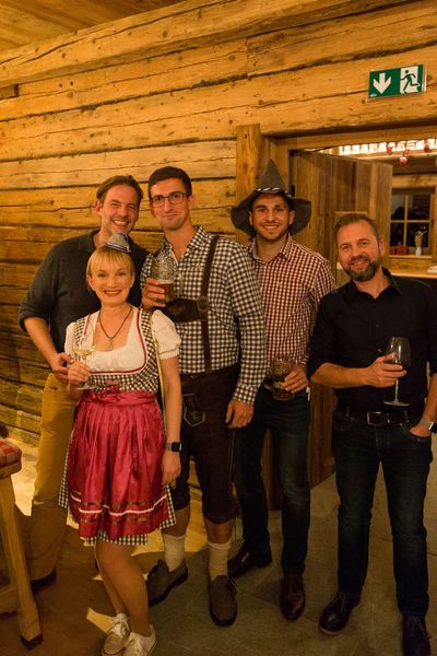 Viel Spaß hatten am Abschlussabend auch (v. l.) Sebastian Thodam (Delta Electronics), Sandra Braune (Komsa), Martin Geidel (Komsa), Jan Ketels (Komsa) und  Tino Schreiber (ETF Eisleben). (Komsa)