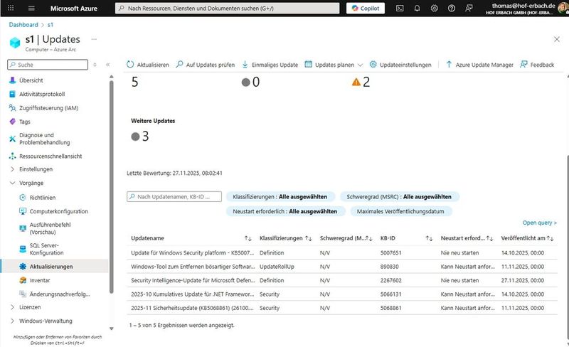 Azure Update Manager stellt verfügbare Updates für einen Arc-fähigen Server dar und ermöglicht zentrale Steuerung von Patchprozessen. (Bild: Joos | Microsoft)