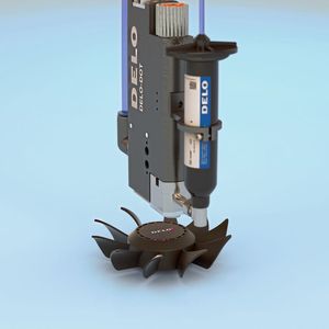 Mit einem neuartigen additiven Verfahren von Delo kann man jetztmittels Klebstoffauftrag zum Beispiel solche Lüfterräder schnell und hochpräzise auswuchten, heißt es. Es gehe flotter als die Korrektur mit 2-komponentigen Epoxidharzen oder subtraktiven Verfahren.