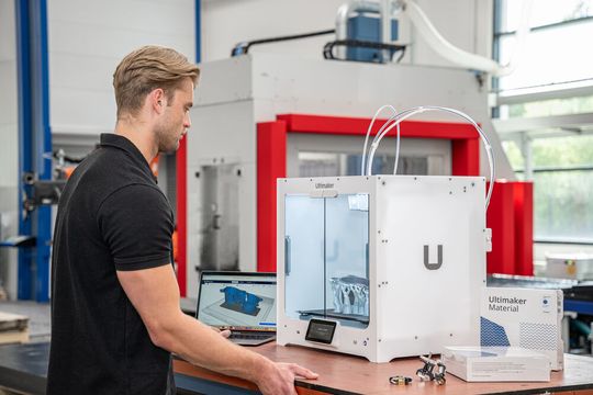 Der neue, besonders schnelle 3D-Drucker Ultimaker S6 wurde für Ingenieure, Fertigungsteams und Wartungsmitarbeiter entwickelt. Er liefere zuverlässige Drucke zur Unterstützung der Produktion, der funktionalen Prototypenentwicklung sowie für Reparaturen auf Abruf.(Bild:  Studio de Brink)