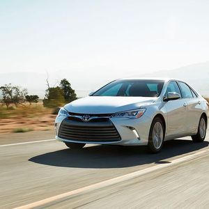 Auf Platz 1 (268 mal verkauft) des kasachischen Neuwagenmarktes im Mai 2017 fährt Toyota mit dem Camry.