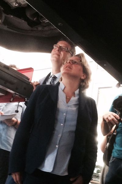 Die Machbarbeit dieses Wegs zeigte der Besuch in der Werkstatt von Autoschmitt. (Bild: Baeuchle / »kfz-betrieb«)