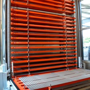 Noch ein weiteres Turmlagersystem von Kasto steht bei Mechtop. Und zwar eins vom Typ Kastoecostore, das auf 26 Palettenfächern Platz für Bleche mit Formaten bis 3 Meter x 1,5 Meter bietet.(Bild:  Kasto)