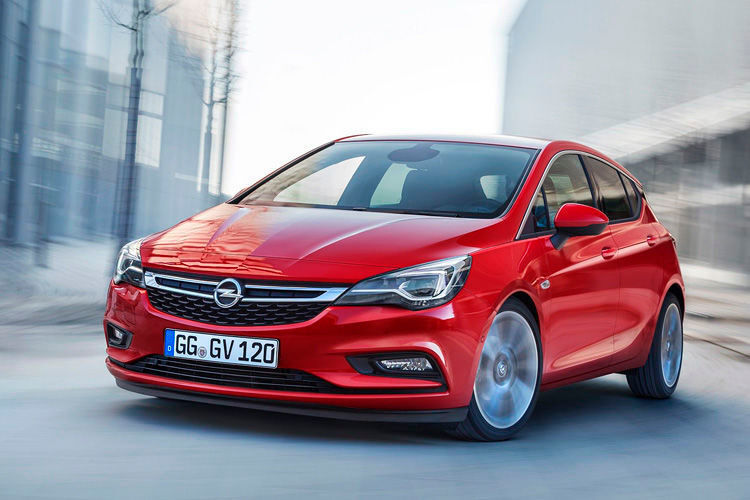 Mit 217.813 Neuzulassungen verlor der Opel Astra deutlich (-14 %), schaffte es aber dennoch gerade so in die Top-Ten. (Opel)