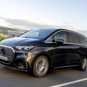 Stromern mit Stil: Mercedes bringt mit dem VLE eine elektrische Großraumlimousine auf den Markt, die höchsten Komfortansprüchen gerecht werden kann.(Bild:  Mercedes-Benz)