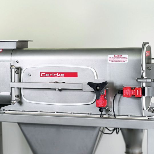 Die Verfügbarkeit der neuen Siebmaschine wird durch Funktionen wie verbesserte 360°-In- Situ-Korbinspektion und schnellen Ein- und Ausbau des Siebeinsatzes maximiert. (Bild:  Gericke)