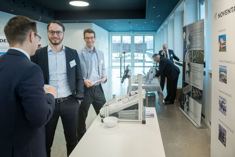 Die Besucher konnten sich an der Standmesse über Produkte und Dienstleistungen der Aussteller informieren. (Thomas Entzeroth)