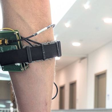 Prof. Kupsch und sein Team von der TU Bergakademie Freiberg forschen an tragbaren Ultraschallsystemen. Mit ihnen lassen sich tieferliegende Gewebestrukturen erfassen. (Bild: TU Bergakademie Freiberg)