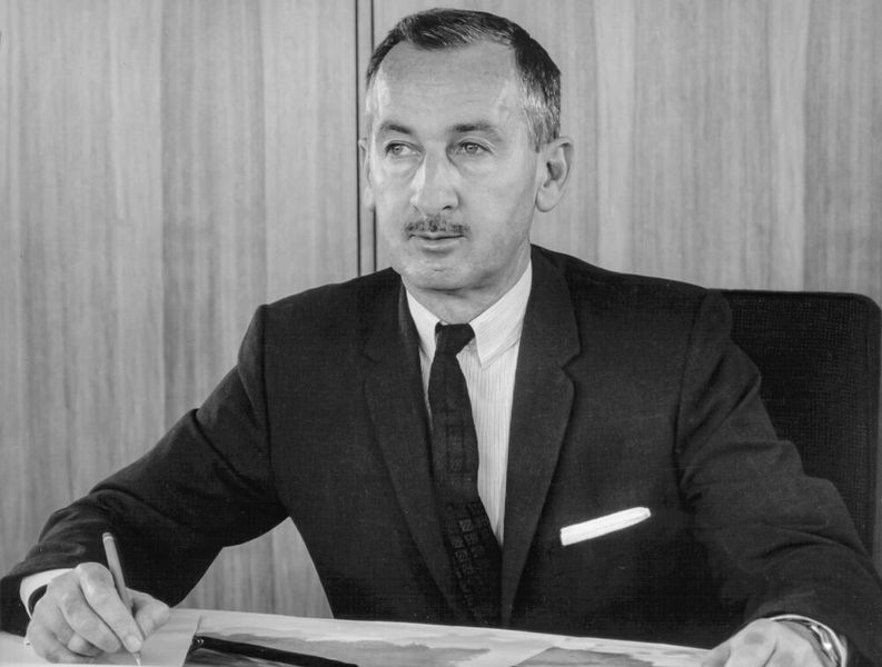 Clare M. MacKichan, Opel Styling Director (1965): Bis 1951 hatte es MacKichan bis zum Chefdesigner des Chevrolet Studios im Designteam von General Motors gebracht. Obwohl es in erster Linie das Werk von Robert McLean war, trug MacKichan zum endgültigen Design der ursprünglichen Corvette von 1953 bei. Er hatte eine lange Verbindung zur Corvette und war für das gesamte Corvette-Design von den frühen Fünfzigerjahren bis in die Sechzigerjahre verantwortlich. (Bild: Opel)