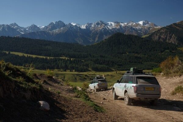 Eine Testfahrt der besonderen Art: drei Range Rover Hybrid auf dem Weg nach Asien (Land Rover)