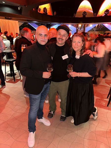 Marco Burkhardtsmayer (Muse Content) bedankt sich bei Steven und Anna für die Einladung. (Bild: Vogel IT-Medien )
