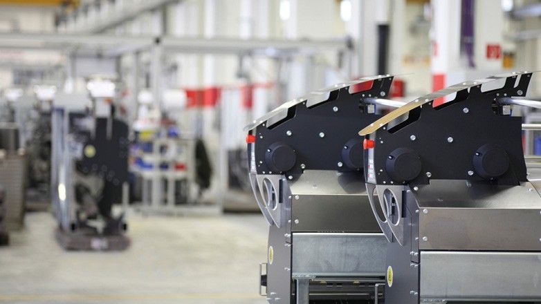 Oerlikon Barmag kann mit Hilfe des intelligenten APS-Systems Ressourcen-Engpässe frühzeitig erkennen und operative Hektik beseitigen.(Bild:  Oerlikon Barmag)