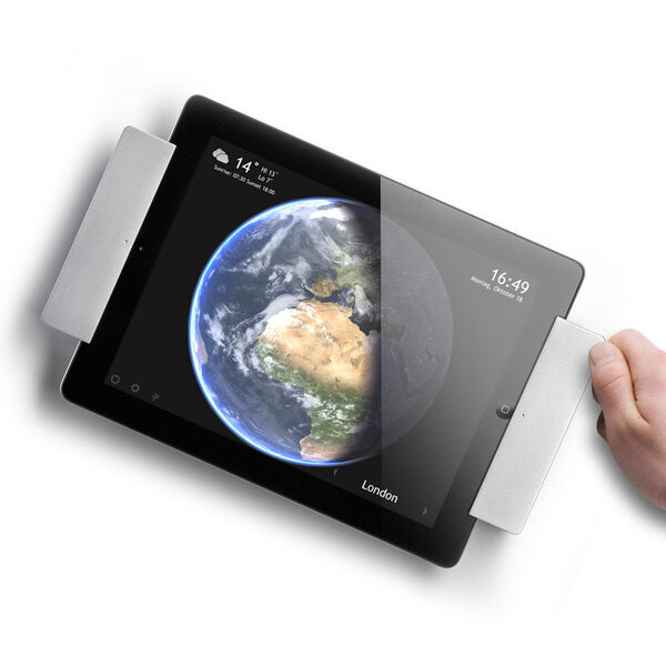 Die iPad-Wandhalterung sDock pro von Smart Things ist in erster Linie für das iPad gedacht, es lassen sich jedoch auch das iPhone und der iPod andocken. (Smart Things)