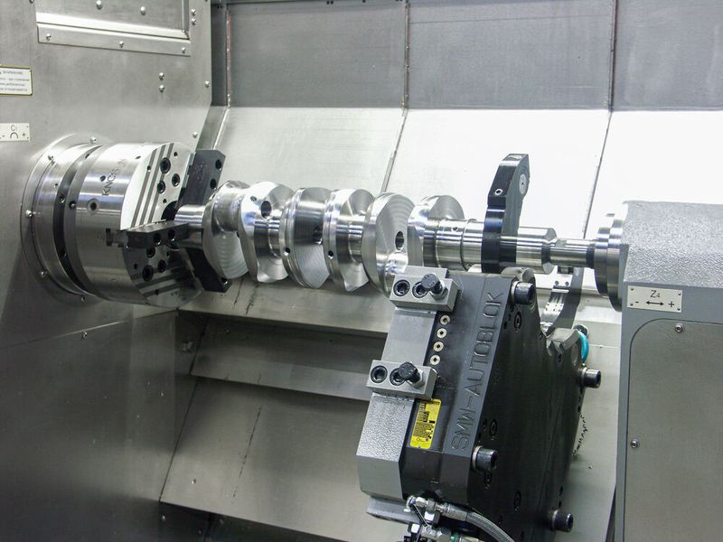 Setzt man auf die Komplettbearbeitung von Kurbelwellen in einer Millturn-Bearbeitungsmaschine, spart man sich unter anderem zeitraubende Umrüstaktionen, verspricht WFL Millturn Technologies. (Bild: WFL)
