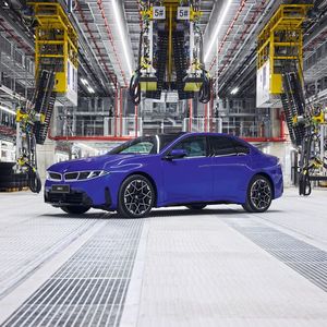 Ab Sommer 2026 baut BMW den i3 im Stammwerk in München. Ab 2027 sollen nur noch rein elektrisch angetriebene Autos aus dem Werk rollen. (Bild: Rainer Haeckl)