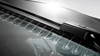 Mercedes integriert die Wischwasserdüsen in die Wischer. (Foto: Daimler)