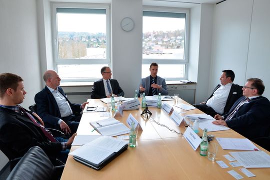 Was bedeutet Industrie 4.0 für die Maschinensicherheit? Experten diskutierten die Auswirkungen für Funktionale Sicherheit, Normung und Sicherheitstechnik.(Bild:  Vogel Business Media / Johannes Untch)