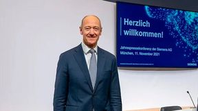 Der Siemens-Chef Roland Busch hält künstliche Intelligenz für einen ganz wichtigen Faktor, um in Zukunft wettbewerbsfähig zu bleiben. Deshalb kritisiert er Regulierungsmaßnahmen der EU, die Europa in Sachen KI nur zum Schlusslicht der Welt machen würden ... (Bild: Siemens)